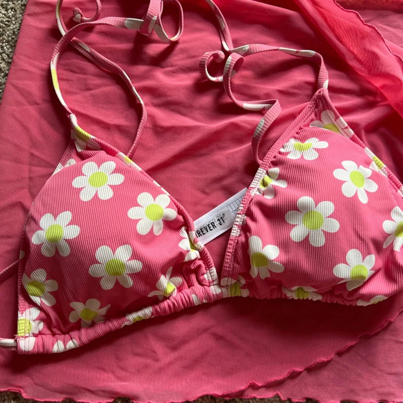 Forever 21 Plus Size Mesh Sarong and Flower Bikini Top - Picture 3 of 6